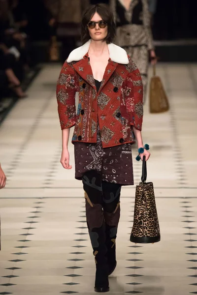 Look 30